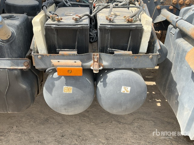 2007 Mercedes-Benz Actros 3348 6x4 T/A Sleeper Truck Tractor - Vilcējs: foto 5 2007 Mercedes-Benz Actros 3348 6x4 T/A Sleeper Truck Tractor - Vilcējs: foto 5