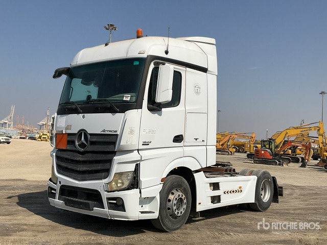 2012 Mercedes-Benz Actros 1842 4x2 S/A Sleeper Truck Tractor - Vilcējs: foto 2 2012 Mercedes-Benz Actros 1842 4x2 S/A Sleeper Truck Tractor - Vilcējs: foto 2