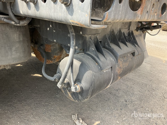 2014 Mercedes-Benz Actros 1843LS 4x2 S/A Sleeper Truck Tractor - Vilcējs: foto 4 2014 Mercedes-Benz Actros 1843LS 4x2 S/A Sleeper Truck Tractor - Vilcējs: foto 4