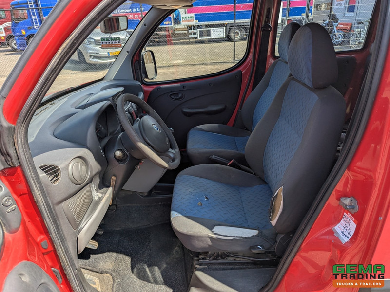Fiat Doblò 1.9 JTD Euro4 - Handgeschakeld - Trekhaak - Mazs furgons: foto 5 Fiat Doblò 1.9 JTD Euro4 - Handgeschakeld - Trekhaak - Mazs furgons: foto 5