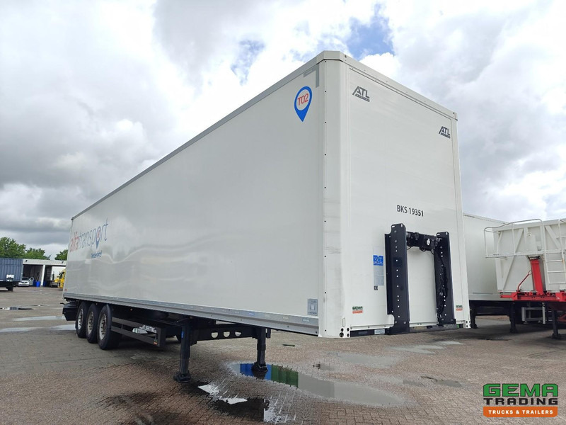 Kögel S24-1 3-Assen SAF - Schijfremmen - Gesloten Opbouw - Puspiekabe slēgtā virsbūve: foto 5 Kögel S24-1 3-Assen SAF - Schijfremmen - Gesloten Opbouw - Puspiekabe slēgtā virsbūve: foto 5