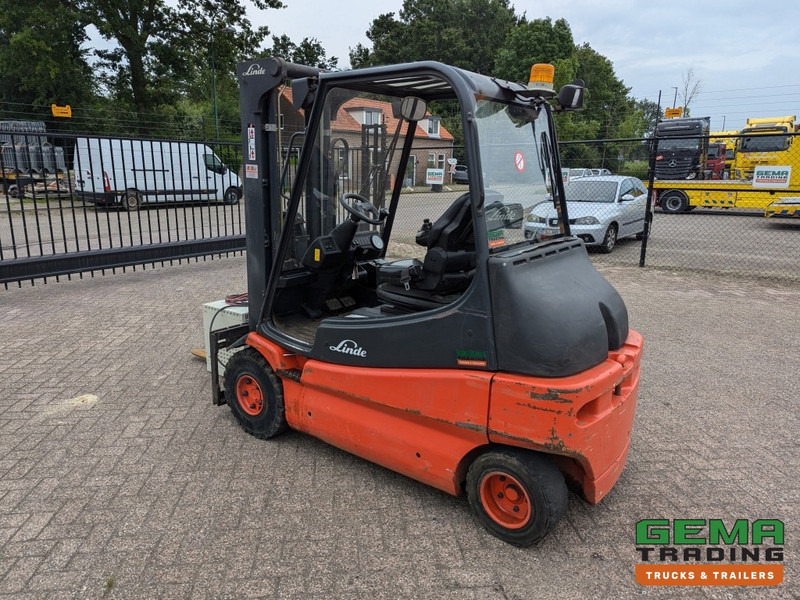 Linde E30 02 - 4058 uur - Duplex Mast - Volrubber Banden - Eurotron 80V-80A Oplader (M34) - Elektroiekrāvējs: foto 4 Linde E30 02 - 4058 uur - Duplex Mast - Volrubber Banden - Eurotron 80V-80A Oplader (M34) - Elektroiekrāvējs: foto 4