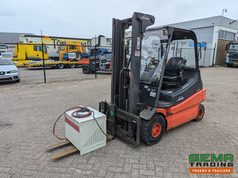 Linde E30 02 - 4058 uur - Duplex Mast - Volrubber Banden - Eurotron 80V-80A Oplader (M34) - Elektroiekrāvējs: foto 1 Linde E30 02 - 4058 uur - Duplex Mast - Volrubber Banden - Eurotron 80V-80A Oplader (M34) - Elektroiekrāvējs: foto 1