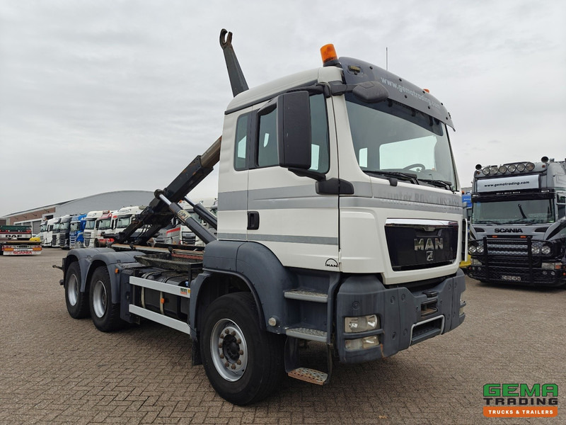 MAN TGS-TGX 26.440 6x4 Dagcabine Euro5 - AJK 20T HaakarmSysteem - Volledig Bladgeveerd - Naafreductie - Handgeschakeld - Pacēlājs ar āķi: foto 4 MAN TGS-TGX 26.440 6x4 Dagcabine Euro5 - AJK 20T HaakarmSysteem - Volledig Bladgeveerd - Naafreductie - Handgeschakeld - Pacēlājs ar āķi: foto 4