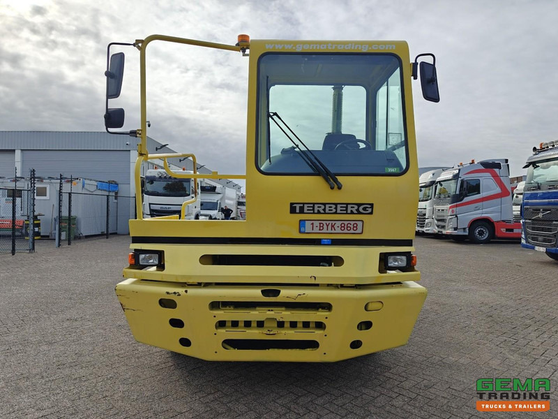 Terberg YT182 Allison - Schotel 30T - Belgisch Landbouw Kenteken - 10531 uur! - Cummins - Termināļa traktors: foto 5 Terberg YT182 Allison - Schotel 30T - Belgisch Landbouw Kenteken - 10531 uur! - Cummins - Termināļa traktors: foto 5