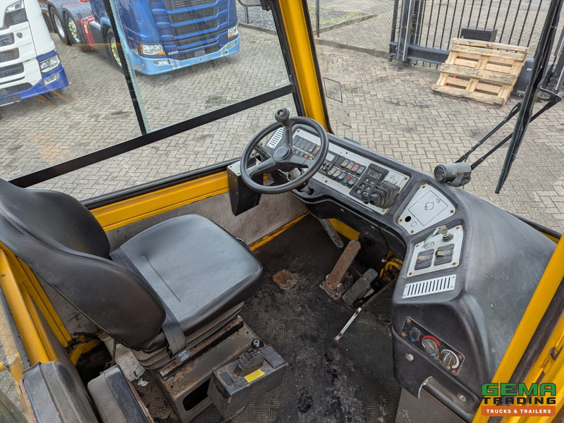 Terberg YT222 Allison - Schotel 30T - Landbouw kenteken - Termināļa traktors: foto 5 Terberg YT222 Allison - Schotel 30T - Landbouw kenteken - Termināļa traktors: foto 5