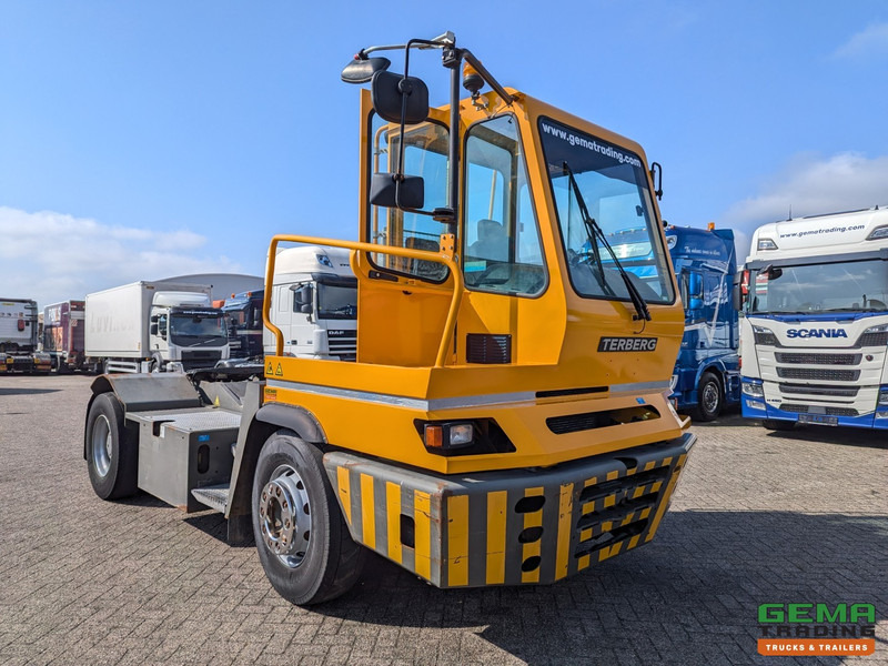 Terberg YT222 Allison - Schotel 30T - Landbouw kenteken - Uren 26725 - Termināļa traktors: foto 2 Terberg YT222 Allison - Schotel 30T - Landbouw kenteken - Uren 26725 - Termināļa traktors: foto 2