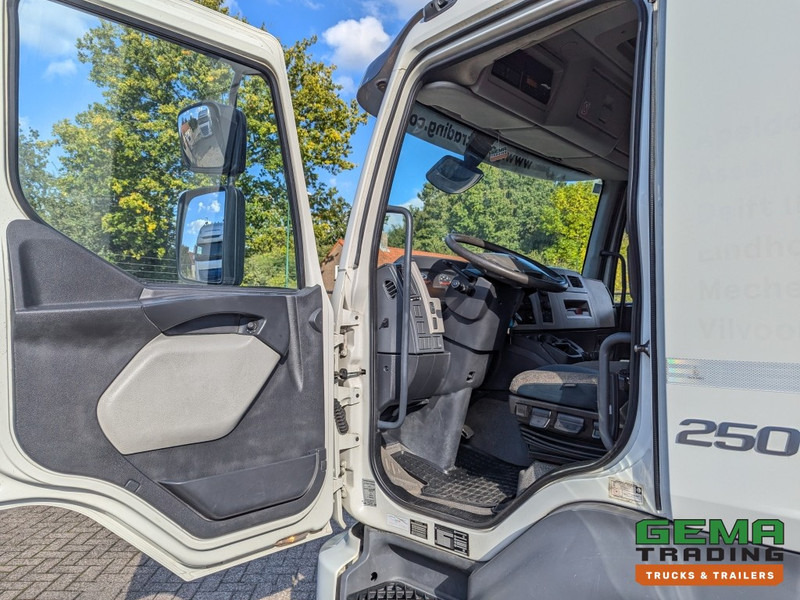 Kravas automašīna ar slēgto virsbūvi Volvo FL250 4x2 Daycab Euro6 GeslotenBak 7.25M + Laadklep 2000KG - HH Vloer: foto 13