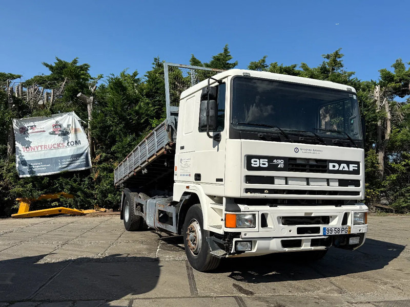DAF 95.430 ATI 4X2 Tipper SPRING/AIR ZF MAN GEARBOX - Kravas automašīna pašizgāzējs: foto 1 DAF 95.430 ATI 4X2 Tipper SPRING/AIR ZF MAN GEARBOX - Kravas automašīna pašizgāzējs: foto 1
