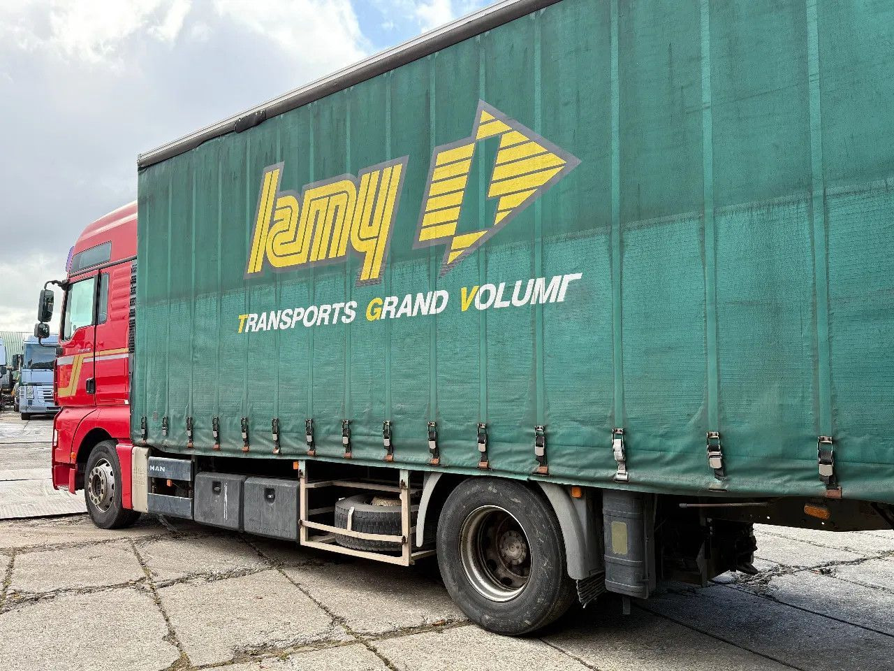 MAN TGA 18.440 4X2 BOX Spring/Air EURO3 Retarder ZF - Kravas automašīna ar slēgto virsbūvi: foto 3 MAN TGA 18.440 4X2 BOX Spring/Air EURO3 Retarder ZF - Kravas automašīna ar slēgto virsbūvi: foto 3