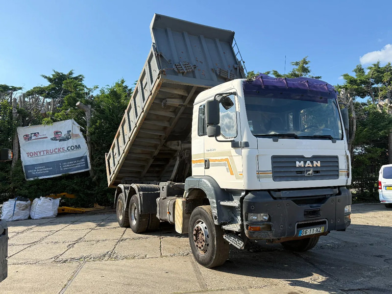 MAN TGA 26.360 6X4 Tipper Spring/Spring ZF Manual gear EURO3 - Kravas automašīna pašizgāzējs: foto 1 MAN TGA 26.360 6X4 Tipper Spring/Spring ZF Manual gear EURO3 - Kravas automašīna pašizgāzējs: foto 1