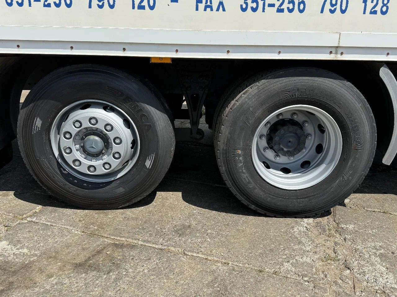Mercedes-Benz Actros 2536 V6 6X2 Closed Box Spring/Air EPS Man - Kravas automašīna ar slēgto virsbūvi: foto 5 Mercedes-Benz Actros 2536 V6 6X2 Closed Box Spring/Air EPS Man - Kravas automašīna ar slēgto virsbūvi: foto 5