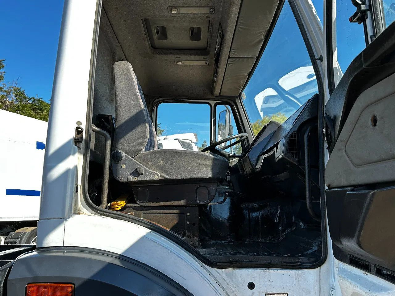 Kravas automašīna pašizgāzējs Mercedes-Benz SK 1733 V6 4X2 Tipper Spring/Spring EPS Manual G: foto 10