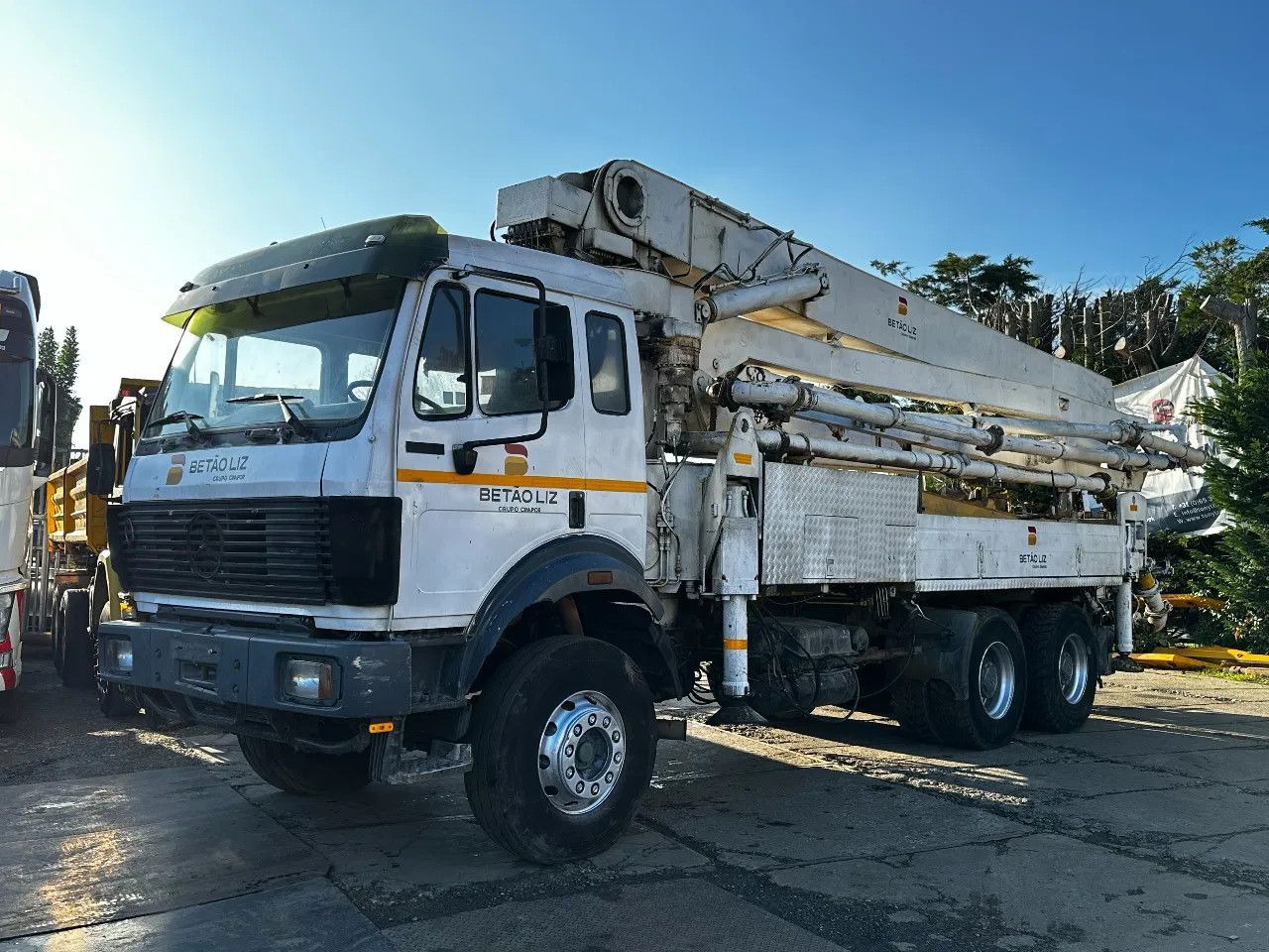 Mercedes-Benz SK 2631 6X4 LSB 36M BETONPOMP 370 BAR Mercedes-Benz SK 2631 6X4 LSB 36M BETONPOMP 370 BAR - Betona sūknis ar mikseri: foto 2 Mercedes-Benz SK 2631 6X4 LSB 36M BETONPOMP 370 BAR Mercedes-Benz SK 2631 6X4 LSB 36M BETONPOMP 370 BAR - Betona sūknis ar mikseri: foto 2
