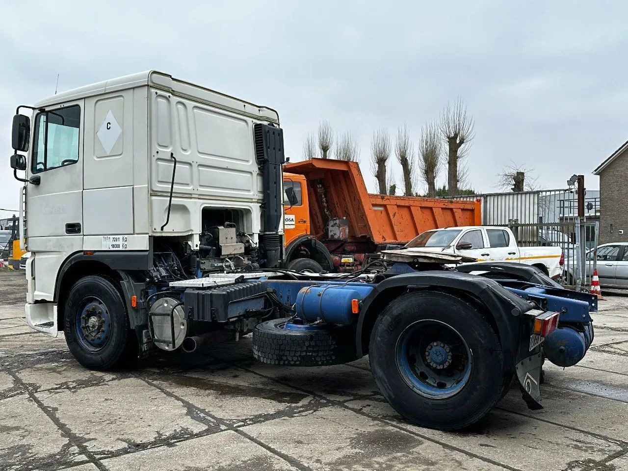 DAF XF 95.380 4X2 Tractor-unit Spring/Air ZF Manual DAF XF 95.380 4X2 Tractor-unit Spring/Air ZF Manual - Vilcējs: foto 3 DAF XF 95.380 4X2 Tractor-unit Spring/Air ZF Manual DAF XF 95.380 4X2 Tractor-unit Spring/Air ZF Manual - Vilcējs: foto 3