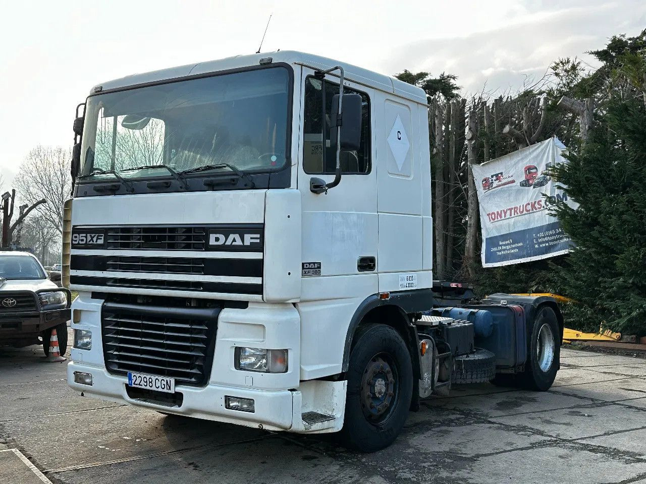 DAF XF 95.380 4X2 Tractor-unit Spring/Air ZF Manual DAF XF 95.380 4X2 Tractor-unit Spring/Air ZF Manual - Vilcējs: foto 2 DAF XF 95.380 4X2 Tractor-unit Spring/Air ZF Manual DAF XF 95.380 4X2 Tractor-unit Spring/Air ZF Manual - Vilcējs: foto 2