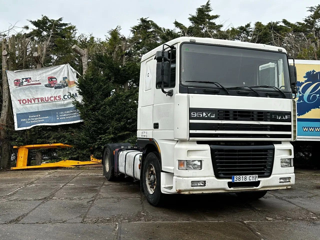 DAF XF 95.380 4X2 Tractor-unit Spring/Air ZF Manual DAF XF 95.380 4X2 Tractor-unit Spring/Air ZF Manual - Vilcējs: foto 1 DAF XF 95.380 4X2 Tractor-unit Spring/Air ZF Manual DAF XF 95.380 4X2 Tractor-unit Spring/Air ZF Manual - Vilcējs: foto 1