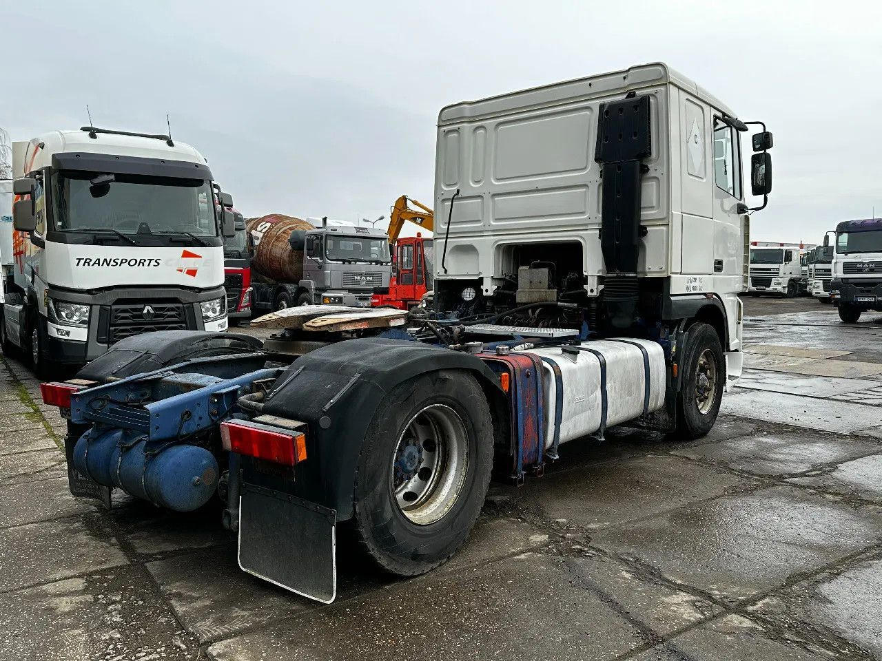 DAF XF 95.380 4X2 Tractor-unit Spring/Air ZF Manual DAF XF 95.380 4X2 Tractor-unit Spring/Air ZF Manual - Vilcējs: foto 4 DAF XF 95.380 4X2 Tractor-unit Spring/Air ZF Manual DAF XF 95.380 4X2 Tractor-unit Spring/Air ZF Manual - Vilcējs: foto 4