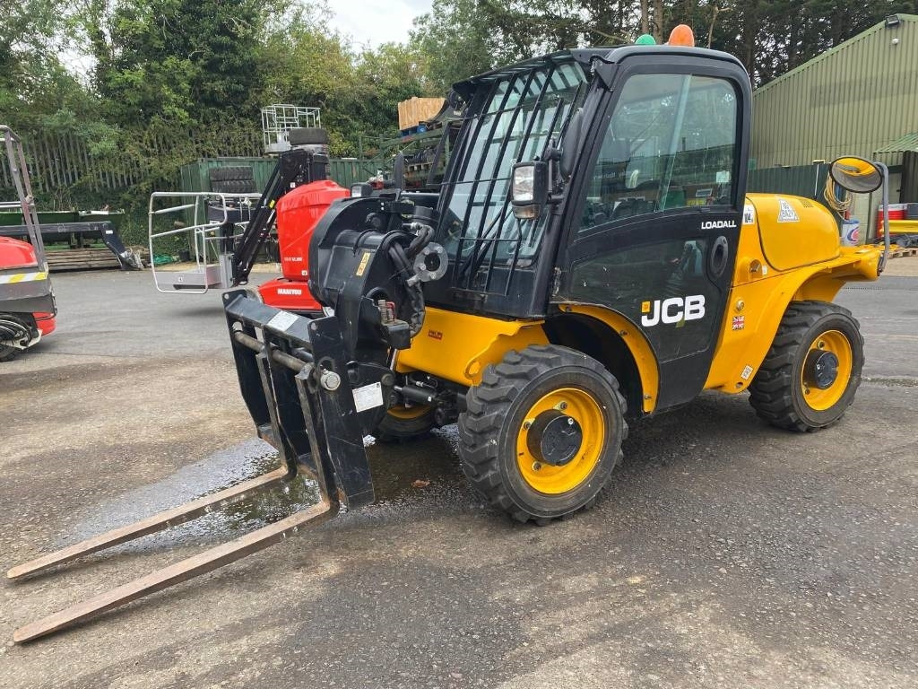 JCB 520-40 - Teleskopiskais iekrāvējs: foto 1 JCB 520-40 - Teleskopiskais iekrāvējs: foto 1
