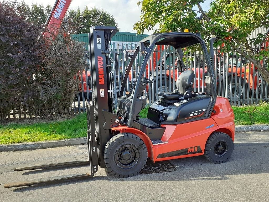 Manitou MI 25 D - Dīzeļiekrāvējs: foto 1 Manitou MI 25 D - Dīzeļiekrāvējs: foto 1