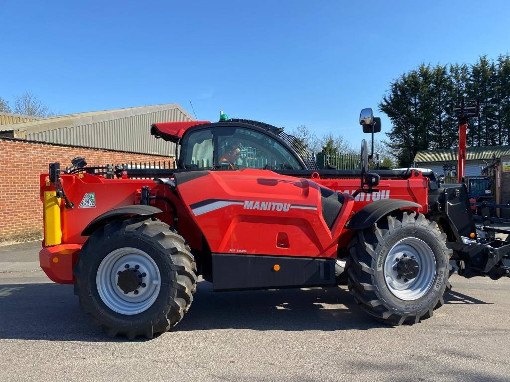 Manitou MT 1335 - Teleskopiskais iekrāvējs: foto 3 Manitou MT 1335 - Teleskopiskais iekrāvējs: foto 3