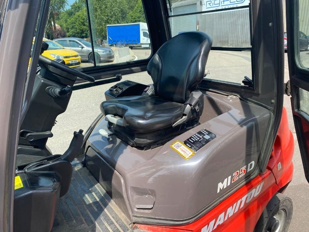 Dīzeļiekrāvējs Manitou Mi25D: foto 23