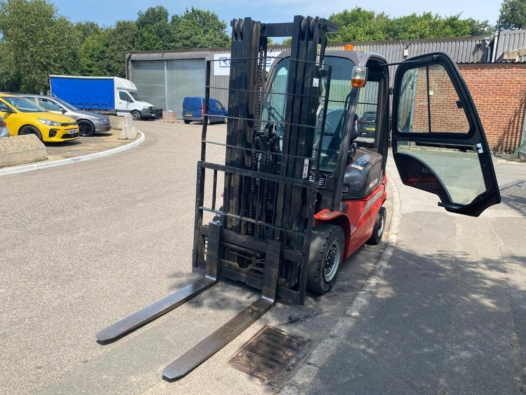 Dīzeļiekrāvējs Manitou Mi25D: foto 6 Dīzeļiekrāvējs Manitou Mi25D: foto 6