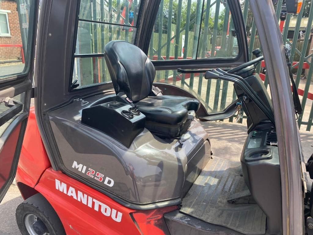 Dīzeļiekrāvējs Manitou Mi25D: foto 19