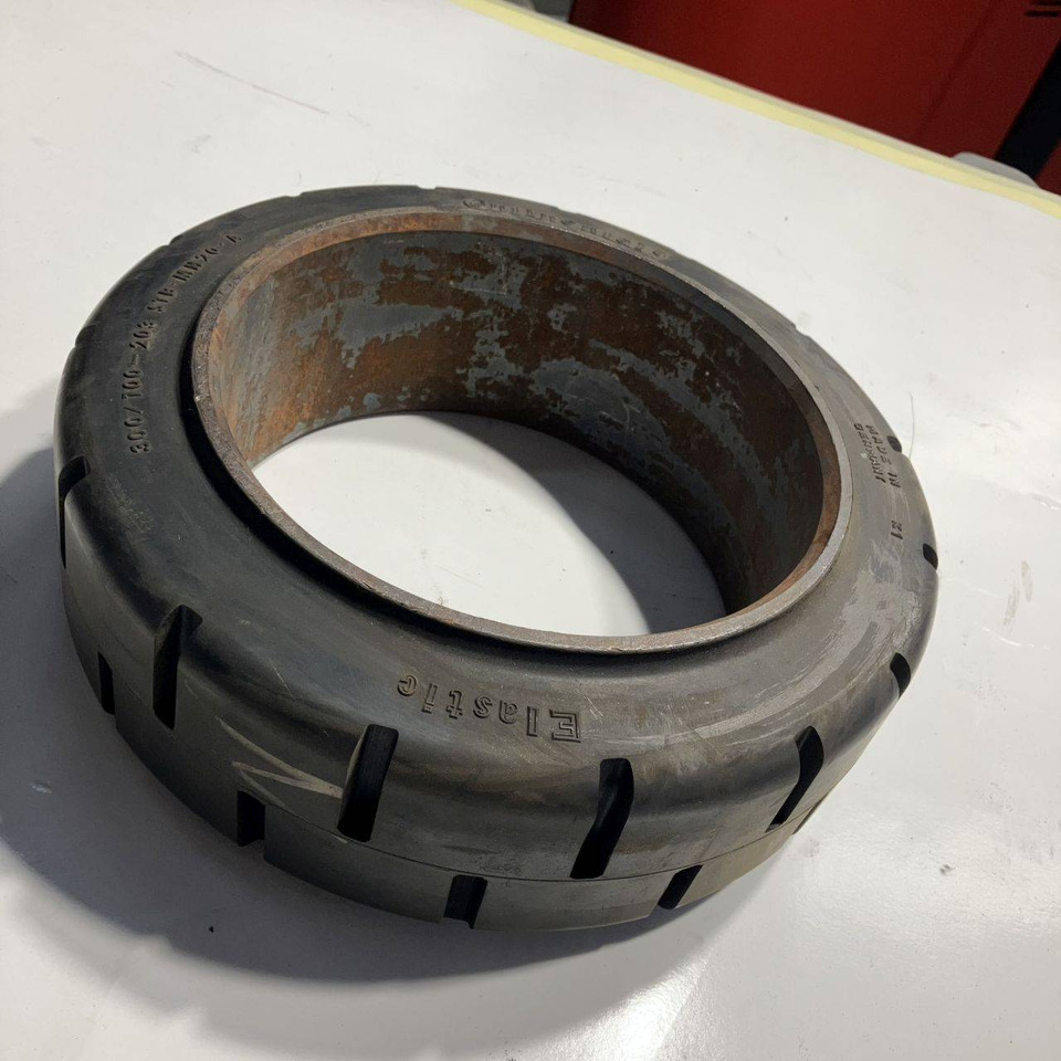 2X Continental 300-100-203 grip tyres - Riepa - Iekraušanas tehnika: foto 2 2X Continental 300-100-203 grip tyres - Riepa - Iekraušanas tehnika: foto 2