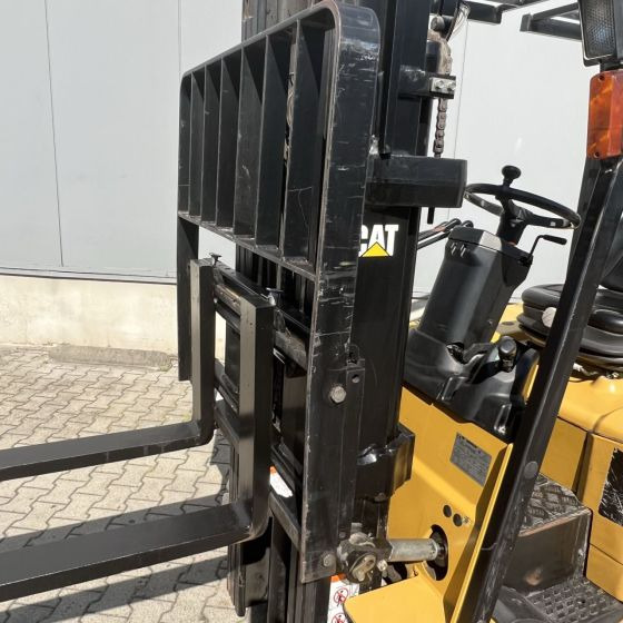 Elektroiekrāvējs Caterpillar EP25K-PAC: foto 18