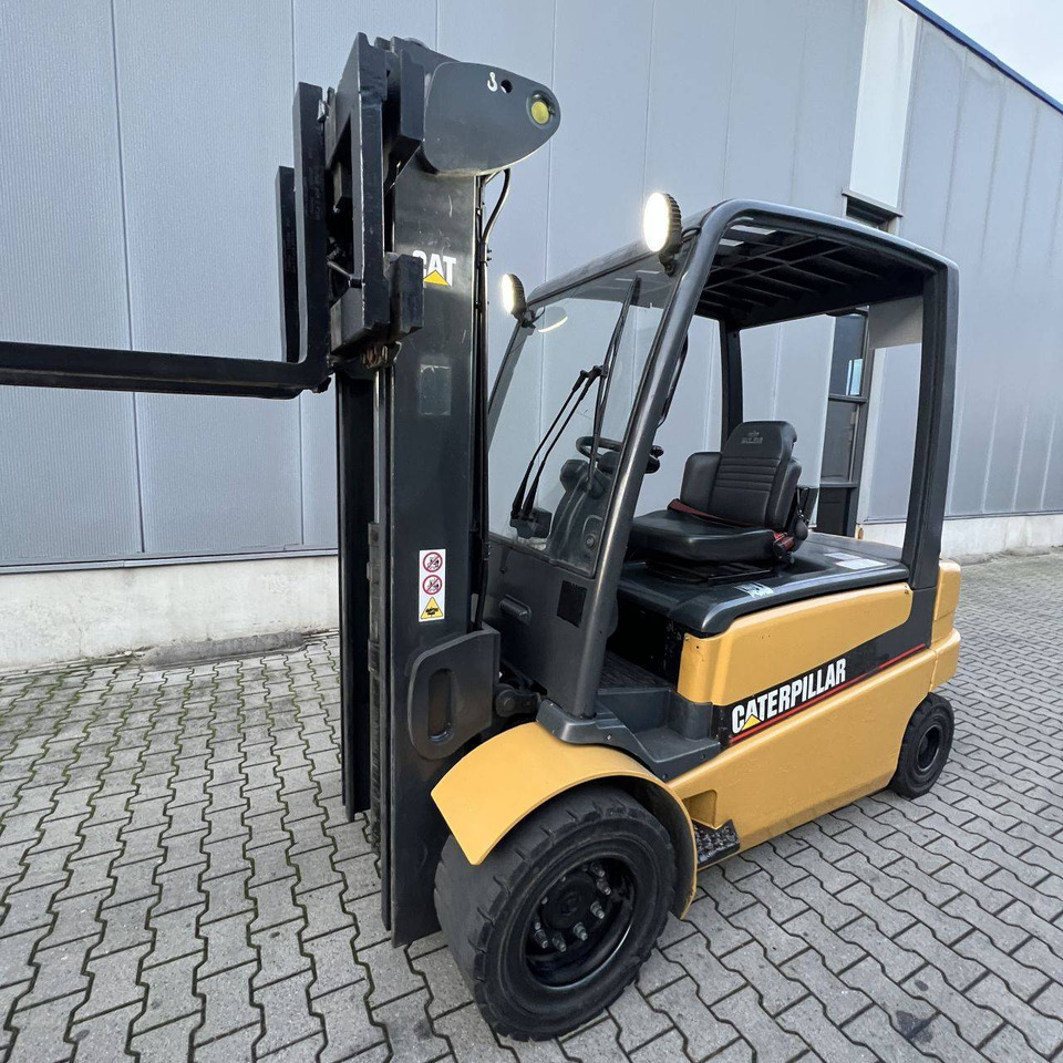 Caterpillar EP50 - Elektroiekrāvējs: foto 3 Caterpillar EP50 - Elektroiekrāvējs: foto 3