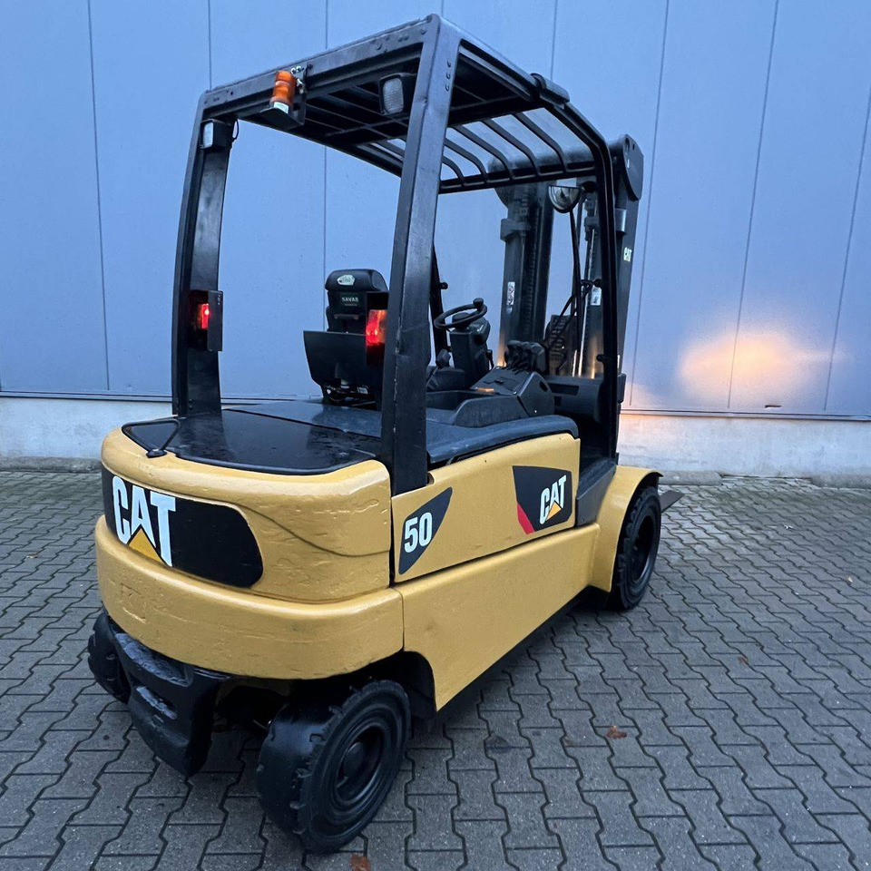 Caterpillar EP50 - Elektroiekrāvējs: foto 3 Caterpillar EP50 - Elektroiekrāvējs: foto 3