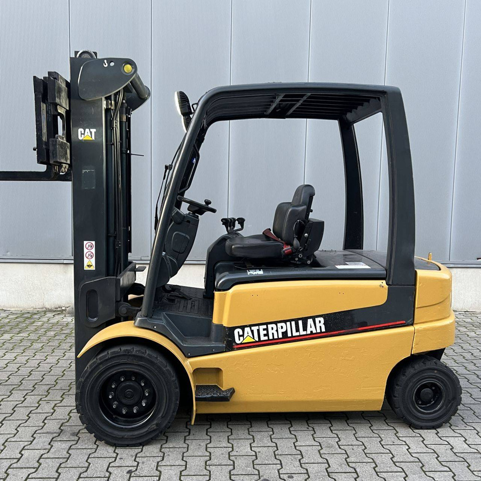 Caterpillar EP50 - Elektroiekrāvējs: foto 4 Caterpillar EP50 - Elektroiekrāvējs: foto 4