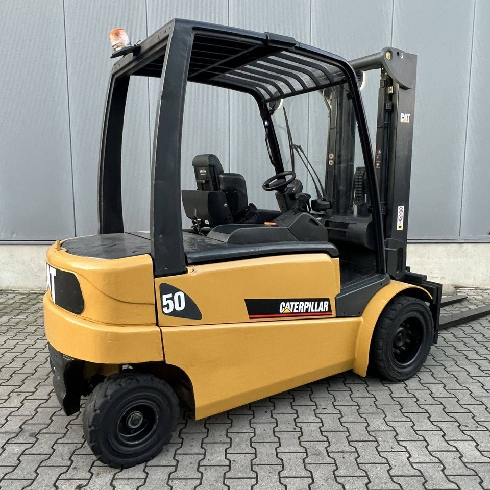Caterpillar EP50 - Elektroiekrāvējs: foto 5 Caterpillar EP50 - Elektroiekrāvējs: foto 5