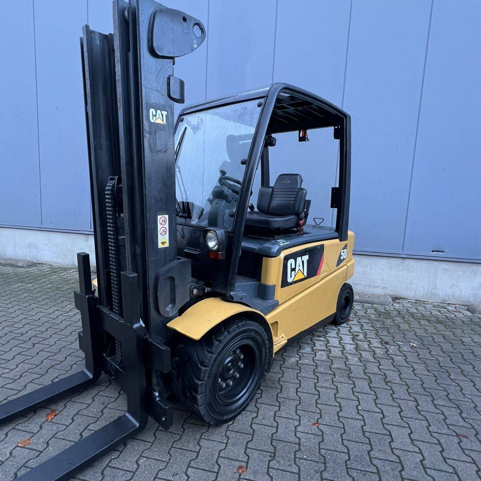 Caterpillar EP50 - Elektroiekrāvējs: foto 1 Caterpillar EP50 - Elektroiekrāvējs: foto 1