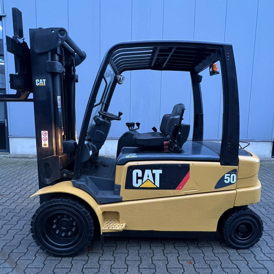 Caterpillar EP50 - Elektroiekrāvējs: foto 2 Caterpillar EP50 - Elektroiekrāvējs: foto 2