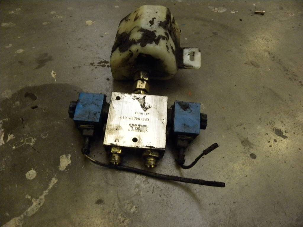 Control valve for Om Pimespo TSX20 - Hidrauliskais vārsts - Iekraušanas tehnika: foto 1 Control valve for Om Pimespo TSX20 - Hidrauliskais vārsts - Iekraušanas tehnika: foto 1