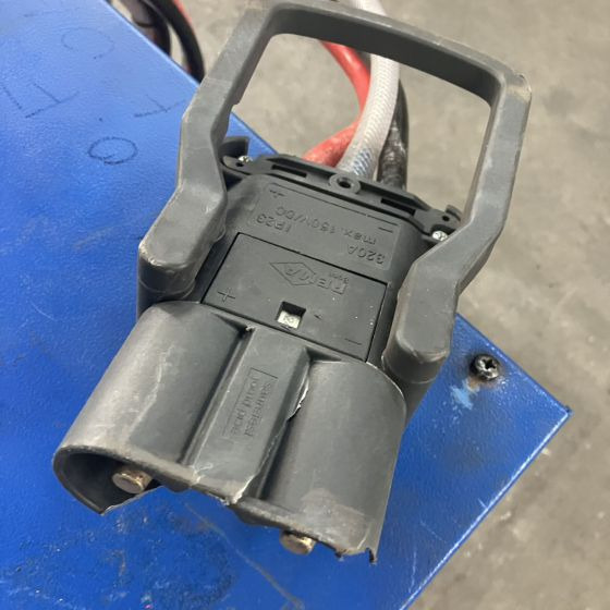 Hawker E 24V/70A - Elektrosistēma - Iekraušanas tehnika: foto 4 Hawker E 24V/70A - Elektrosistēma - Iekraušanas tehnika: foto 4