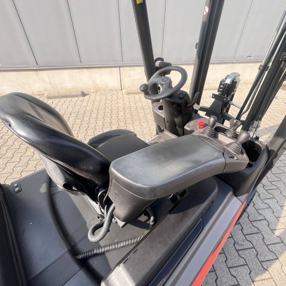 Linde E16P (386-02) EVO - Elektroiekrāvējs: foto 3 Linde E16P (386-02) EVO - Elektroiekrāvējs: foto 3