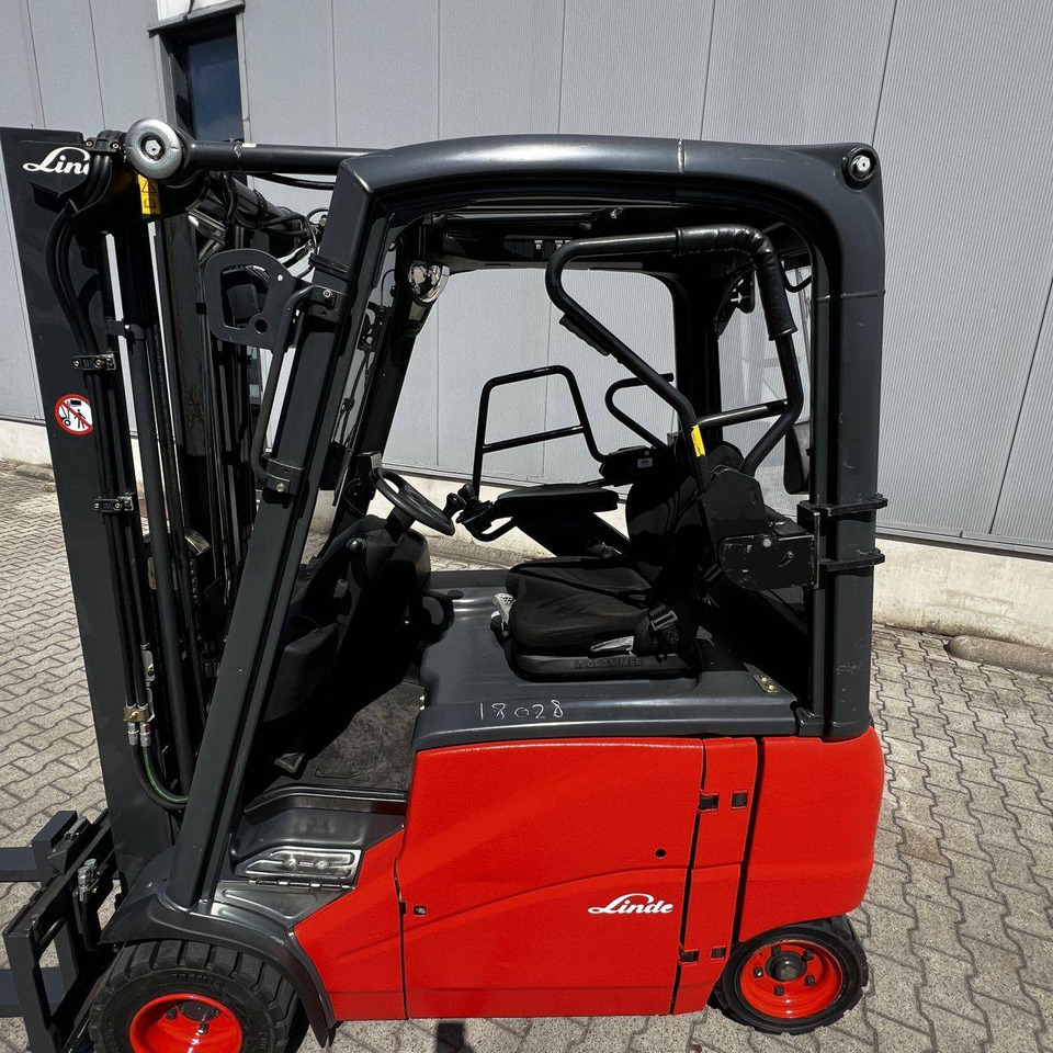 Linde E20PH (386) - Elektroiekrāvējs: foto 3 Linde E20PH (386) - Elektroiekrāvējs: foto 3