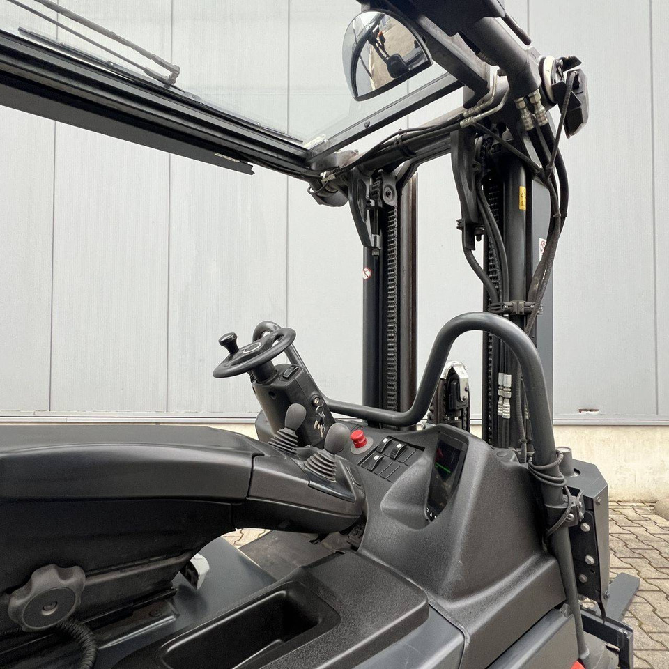 Linde E20R (387) Roadster - Elektroiekrāvējs: foto 5 Linde E20R (387) Roadster - Elektroiekrāvējs: foto 5