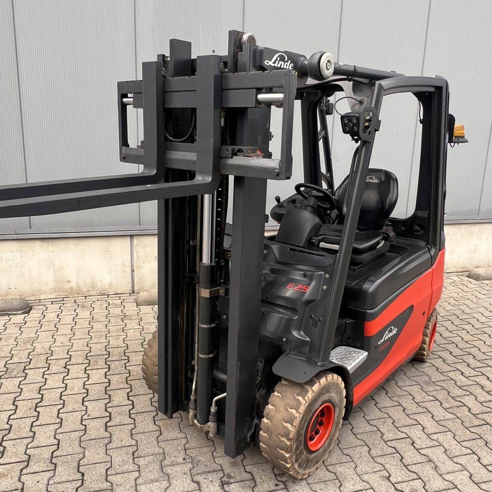 Linde E25 (387) - Elektroiekrāvējs: foto 2 Linde E25 (387) - Elektroiekrāvējs: foto 2