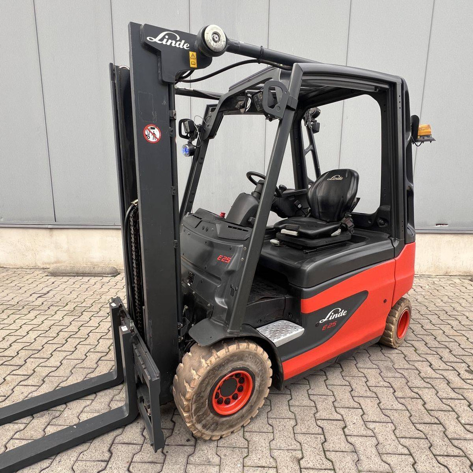 Linde E25 (387) - Elektroiekrāvējs: foto 1 Linde E25 (387) - Elektroiekrāvējs: foto 1