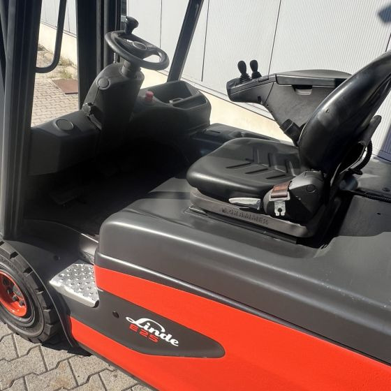 Elektroiekrāvējs Linde E25L (387): foto 17
