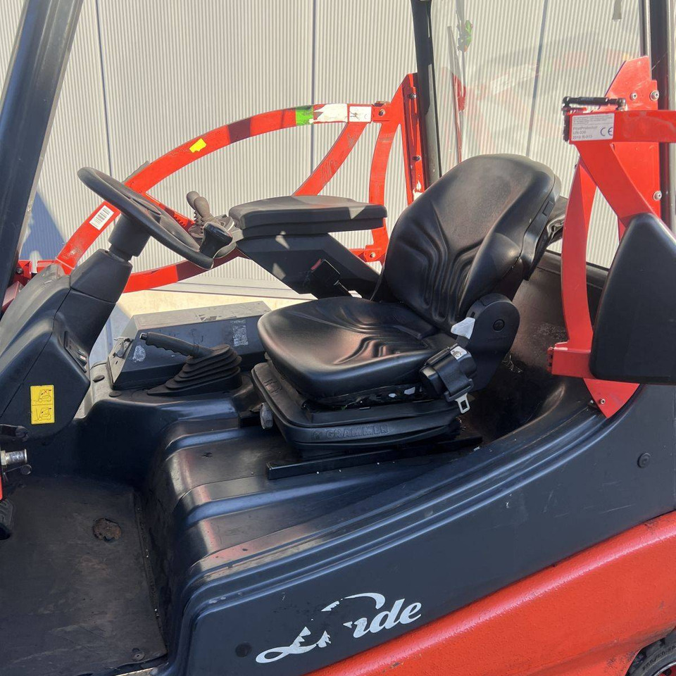 Linde E25S (336-03) - Elektroiekrāvējs: foto 4 Linde E25S (336-03) - Elektroiekrāvējs: foto 4