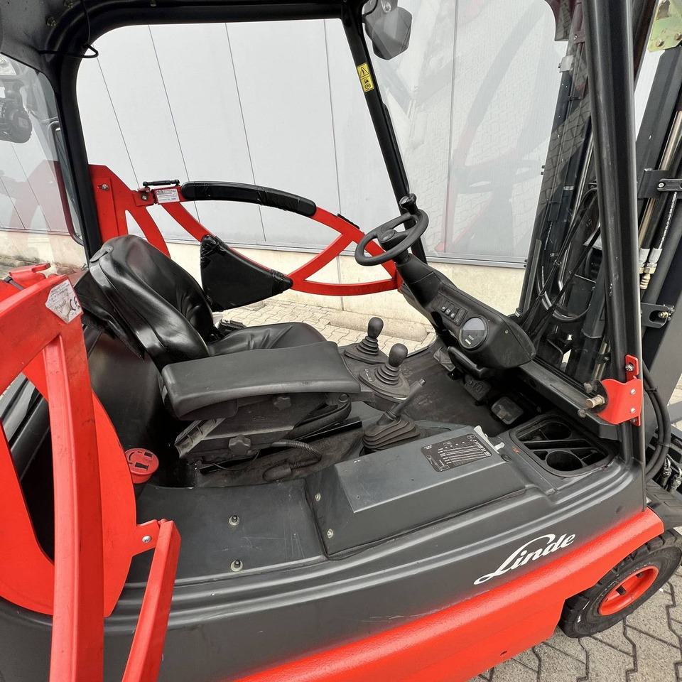 Linde E25S (336-03) - Elektroiekrāvējs: foto 4 Linde E25S (336-03) - Elektroiekrāvējs: foto 4