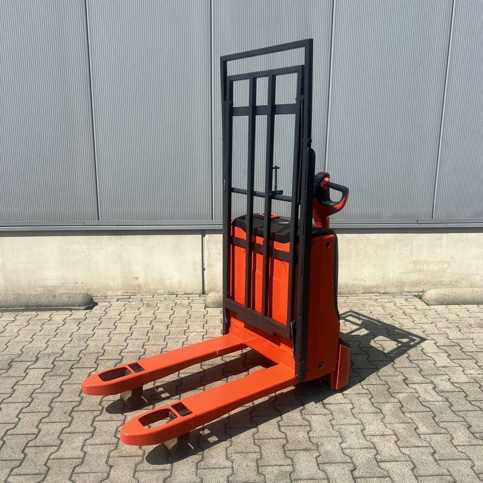Linde T16 (1152) - Rokas palešu ratiņi: foto 1 Linde T16 (1152) - Rokas palešu ratiņi: foto 1