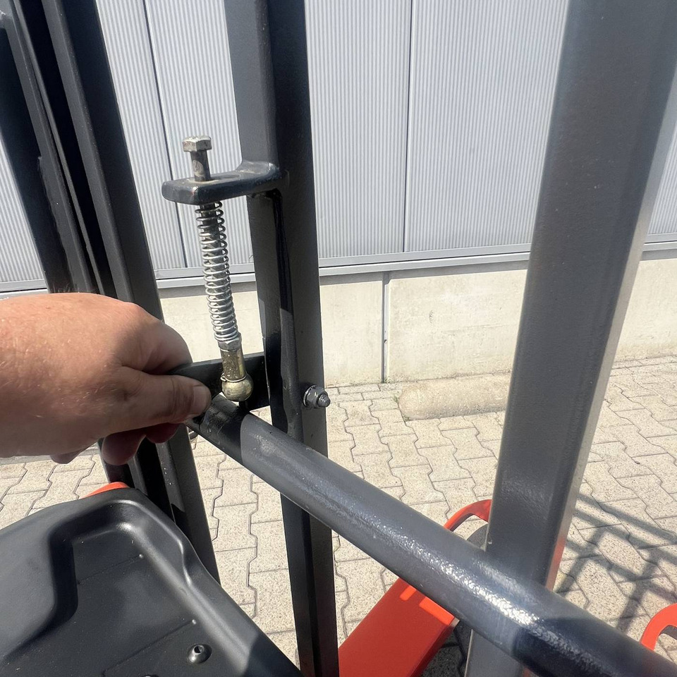 Linde T16 (1152) - Rokas palešu ratiņi: foto 5 Linde T16 (1152) - Rokas palešu ratiņi: foto 5