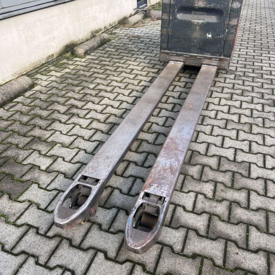 Linde T24SP (131) - Rokas palešu ratiņi: foto 3 Linde T24SP (131) - Rokas palešu ratiņi: foto 3