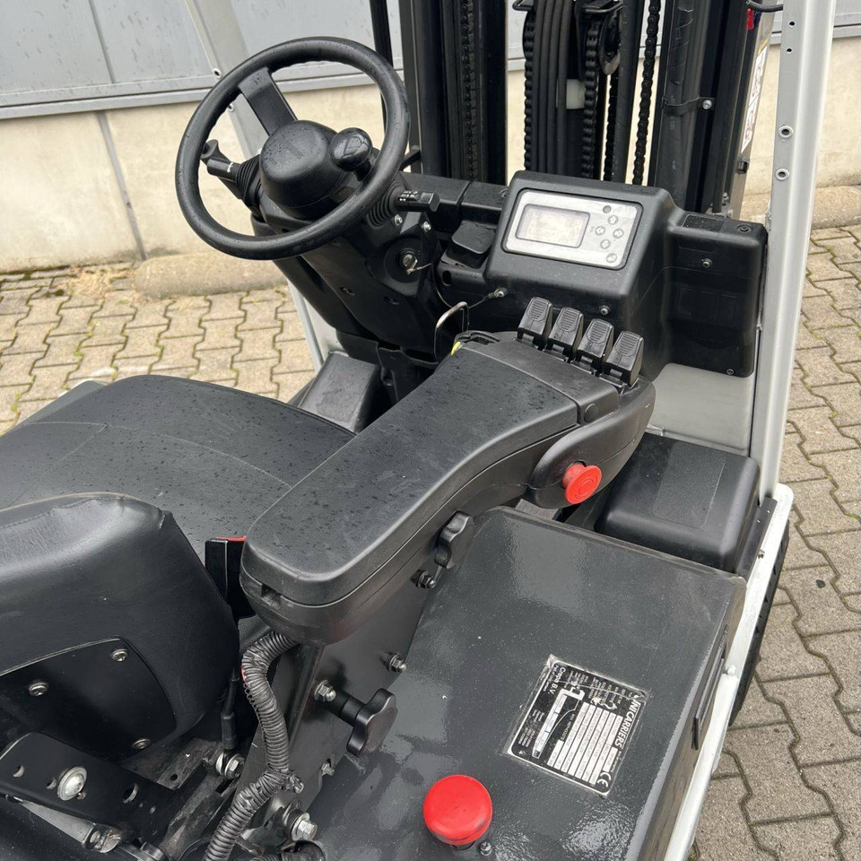 Unicarriers ET16 (AG1N12L16Q) - Elektroiekrāvējs: foto 4 Unicarriers ET16 (AG1N12L16Q) - Elektroiekrāvējs: foto 4